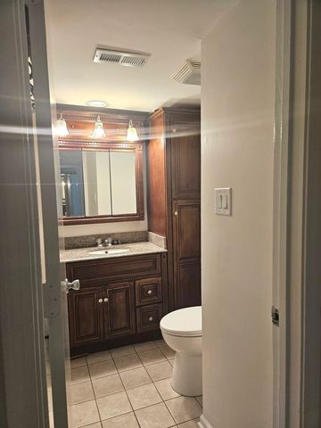 14033 S Laramie Avenue 408, Crestwood, IL 60418