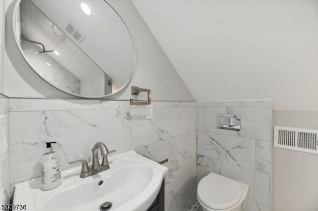 38 Stephen St, Montclair Twp., NJ 07042