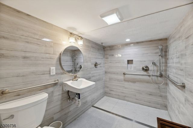 38 Stephen St, Montclair Twp., NJ 07042