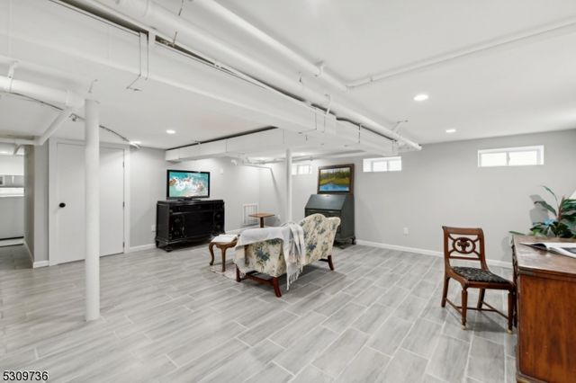 38 Stephen St, Montclair Twp., NJ 07042