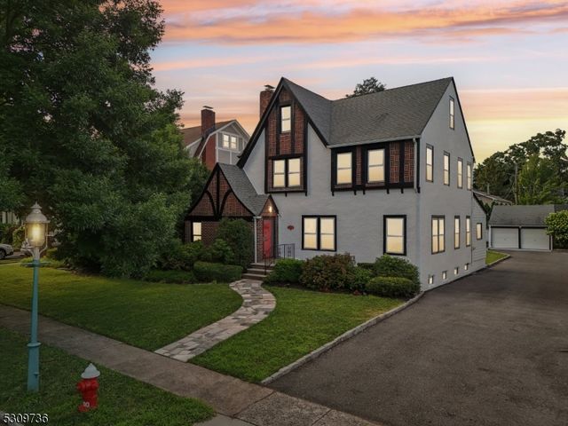 38 Stephen St, Montclair Twp., NJ 07042