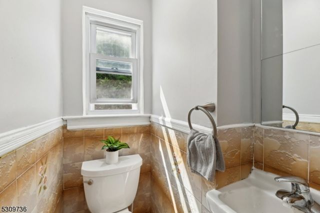 38 Stephen St, Montclair Twp., NJ 07042