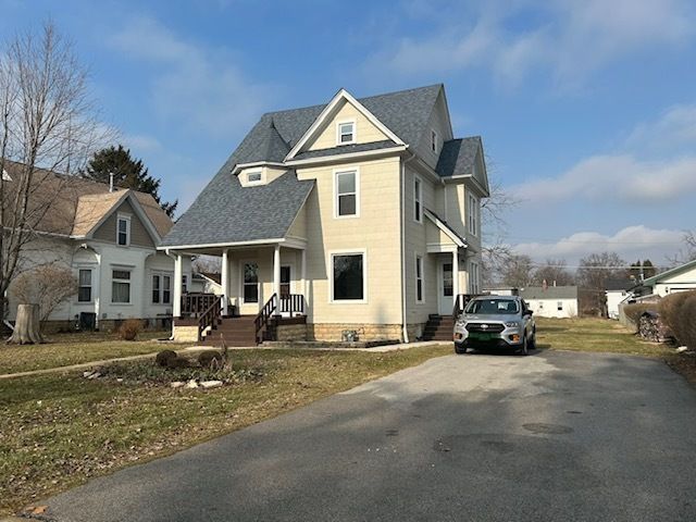 313 E CORNING Avenue, Peotone, IL 60468