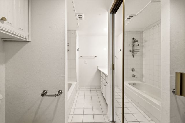 5200 Martel Avenue 18D, Dallas, TX 75206