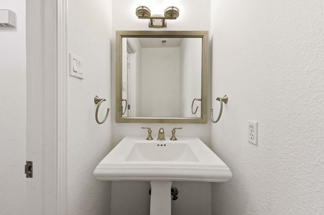 5200 Martel Avenue 18D, Dallas, TX 75206