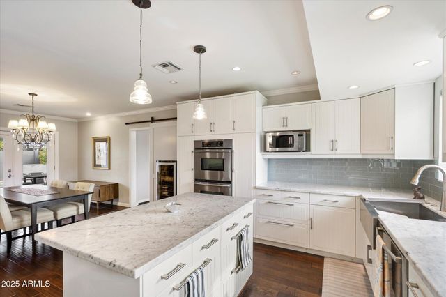 3328 E TURNEY Avenue, Phoenix, AZ 85018