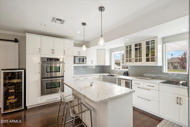 3328 E TURNEY Avenue, Phoenix, AZ 85018