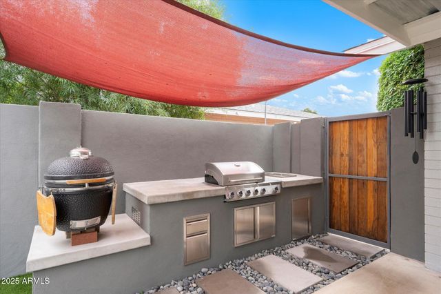 3328 E TURNEY Avenue, Phoenix, AZ 85018