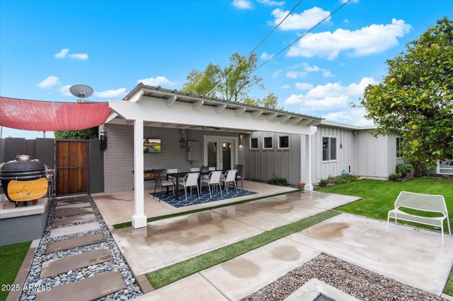 3328 E TURNEY Avenue, Phoenix, AZ 85018