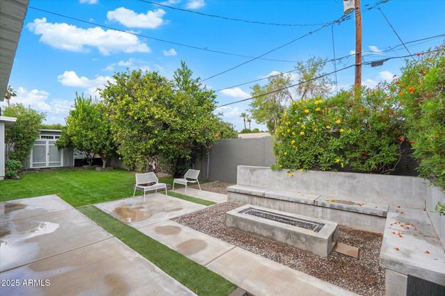 3328 E TURNEY Avenue, Phoenix, AZ 85018
