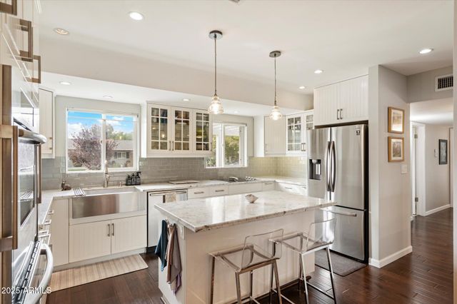 3328 E TURNEY Avenue, Phoenix, AZ 85018