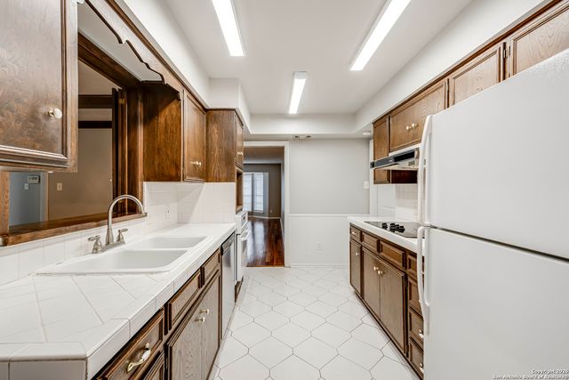 3743 Newrock, San Antonio, TX 78230