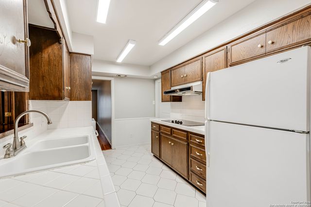 3743 Newrock, San Antonio, TX 78230