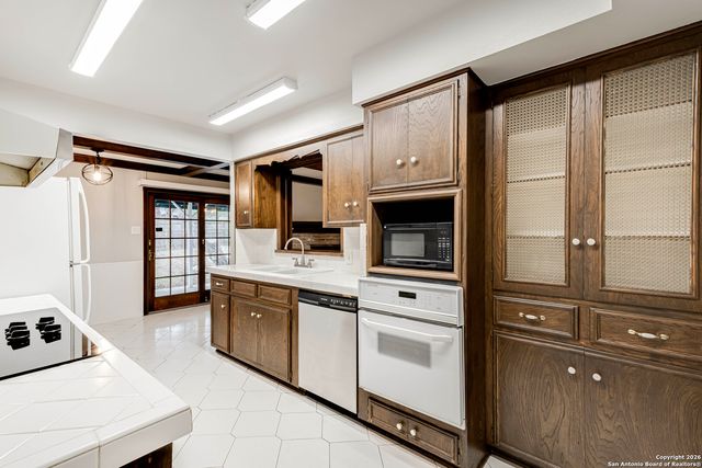 3743 Newrock, San Antonio, TX 78230