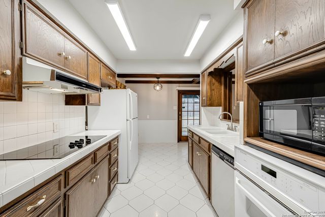 3743 Newrock, San Antonio, TX 78230