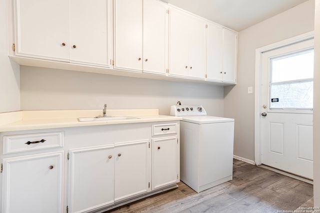 3743 Newrock, San Antonio, TX 78230