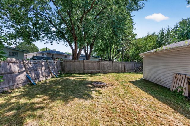 2280 Shryer Avenue E, North Saint Paul, MN 55109