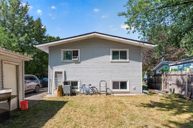 2280 Shryer Avenue E, North Saint Paul, MN 55109