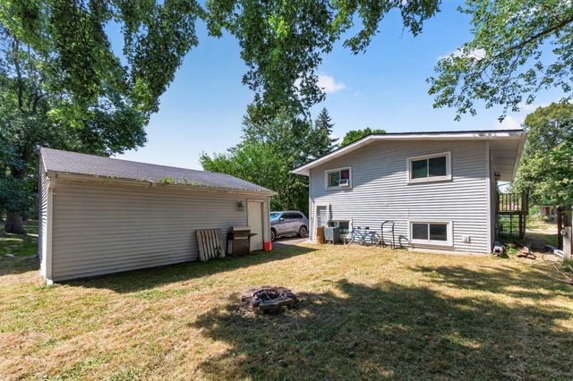 2280 Shryer Avenue E, North Saint Paul, MN 55109