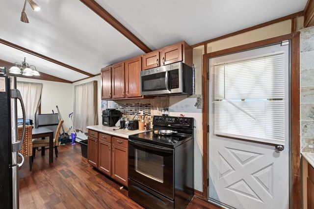 2280 Shryer Avenue E, North Saint Paul, MN 55109