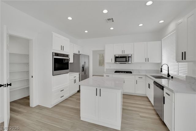 9205 Spruce Mountain Way, Las Vegas, NV 89134