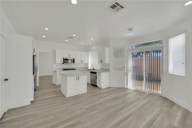 9205 Spruce Mountain Way, Las Vegas, NV 89134