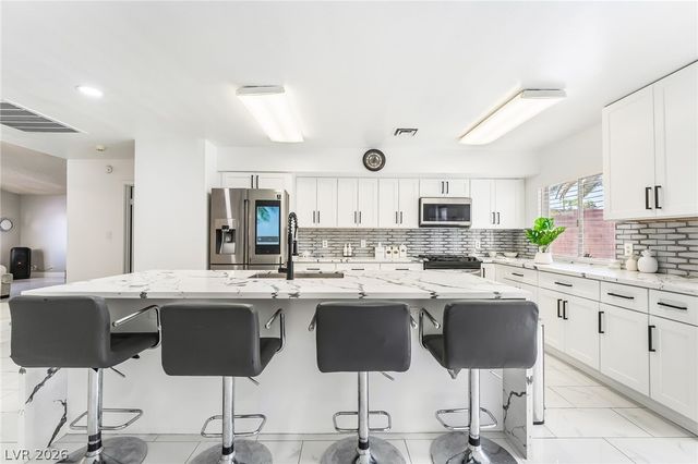 3983 Redwood Street, Las Vegas, NV 89103