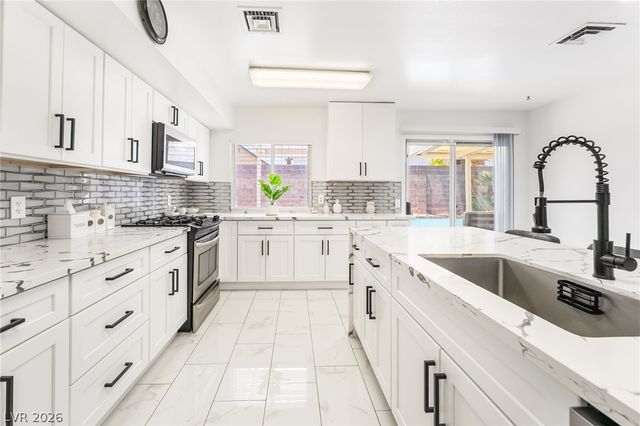 3983 Redwood Street, Las Vegas, NV 89103