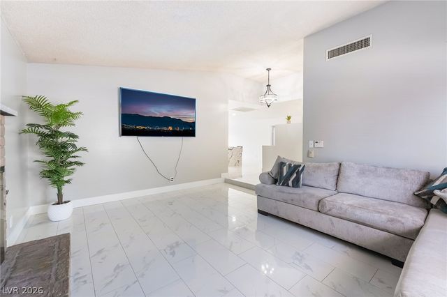 3983 Redwood Street, Las Vegas, NV 89103