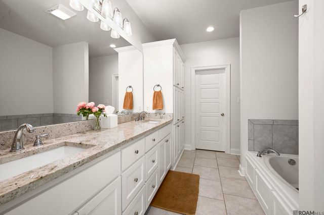 8140 Stonelake Circle East Ave, Baton Rouge, LA 70820