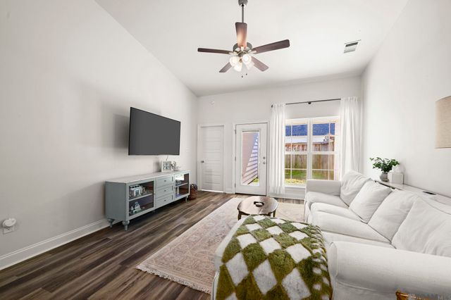 8140 Stonelake Circle East Ave, Baton Rouge, LA 70820