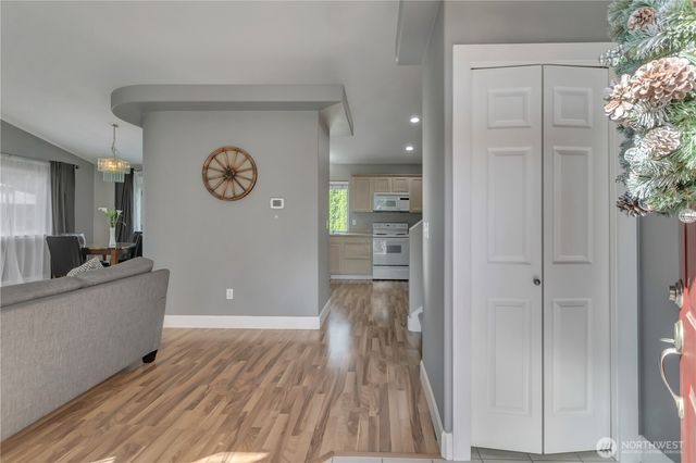 21646 SE 239th Place, Maple Valley, WA 98038