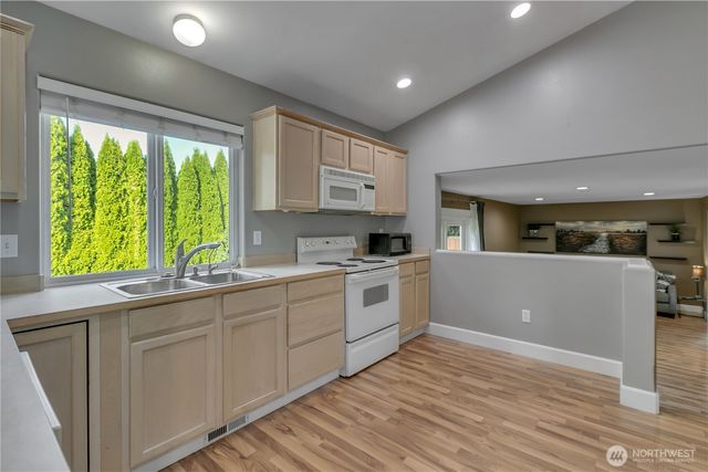 21646 SE 239th Place, Maple Valley, WA 98038