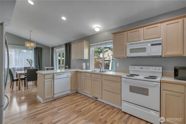 21646 SE 239th Place, Maple Valley, WA 98038