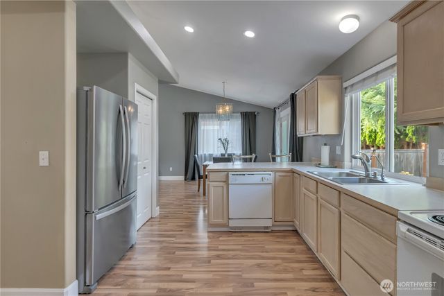 21646 SE 239th Place, Maple Valley, WA 98038