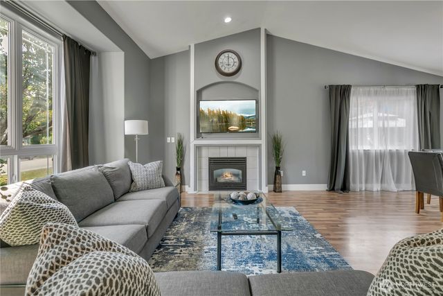 21646 SE 239th Place, Maple Valley, WA 98038