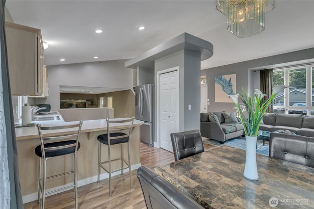 21646 SE 239th Place, Maple Valley, WA 98038