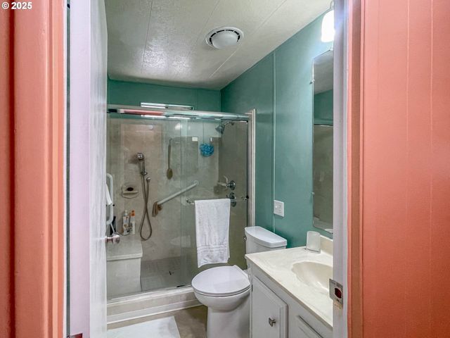 73 DANITA Ln, Roseburg, OR 97470