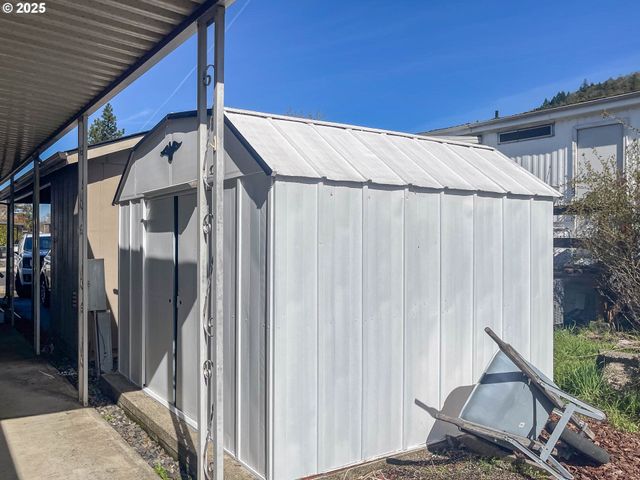 73 DANITA Ln, Roseburg, OR 97470