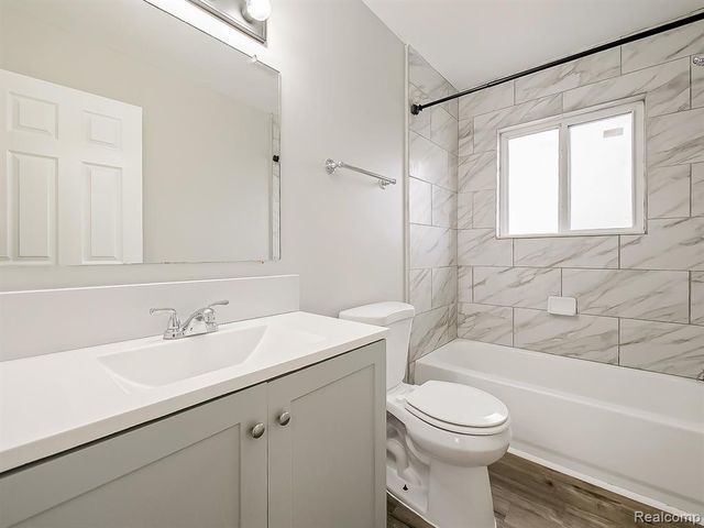 1498 Nancywood Drive 8, Waterford, MI 48327