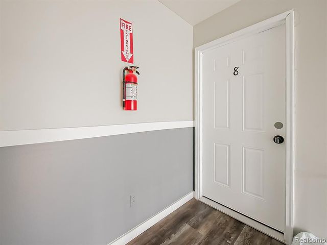 1498 Nancywood Drive 8, Waterford, MI 48327