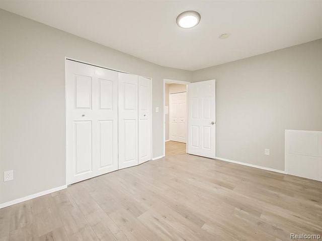 1498 Nancywood Drive 8, Waterford, MI 48327