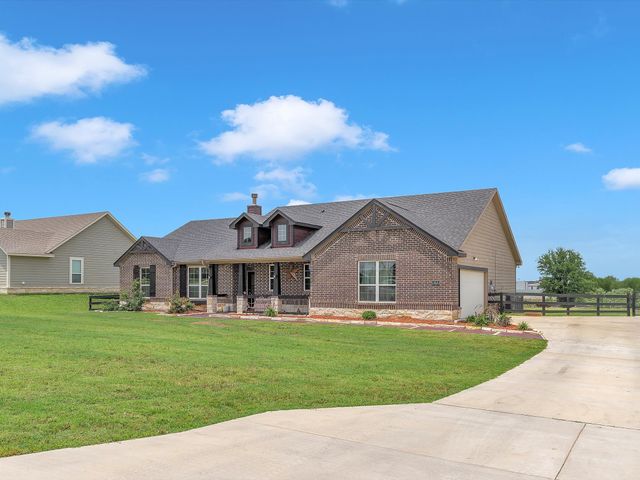 1013 Northern Oaks Court, Springtown, TX 76082