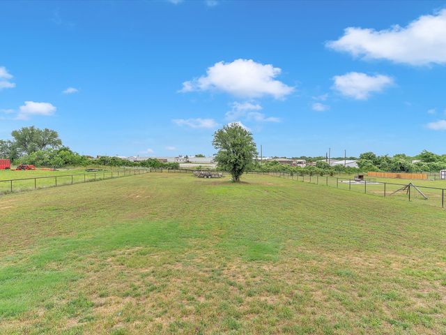 1013 Northern Oaks Court, Springtown, TX 76082