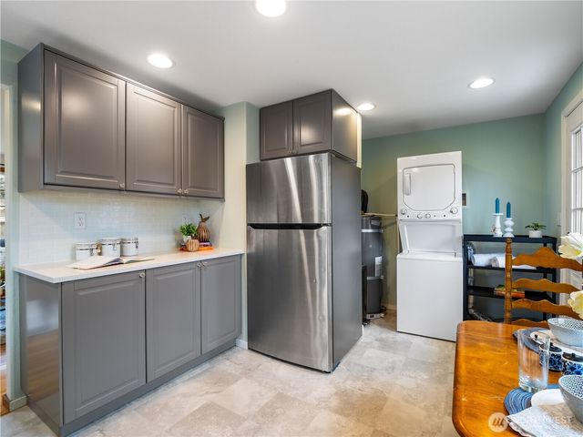 922 5th Street NW, Puyallup, WA 98371