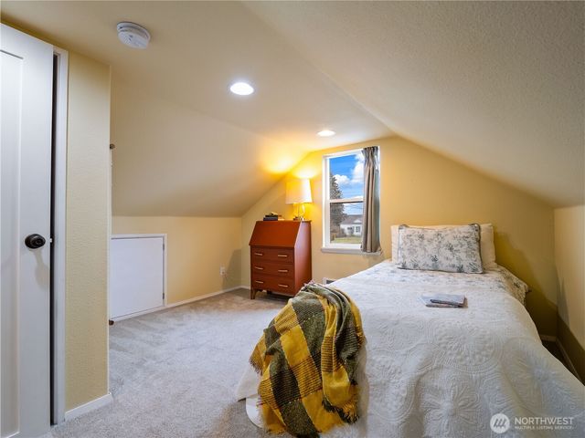 922 5th Street NW, Puyallup, WA 98371