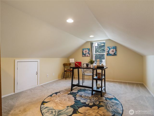 922 5th Street NW, Puyallup, WA 98371