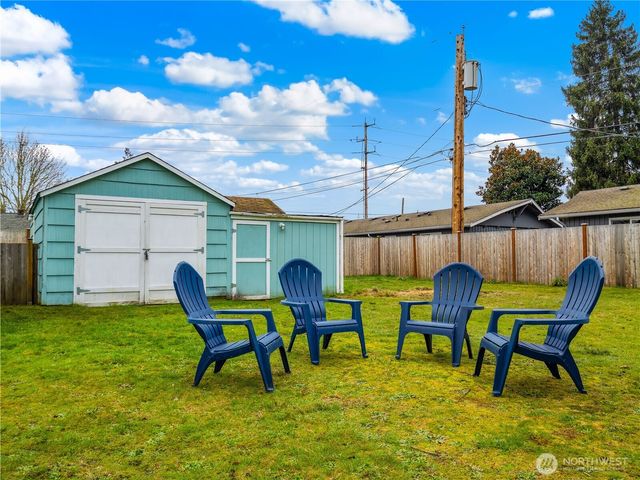 922 5th Street NW, Puyallup, WA 98371