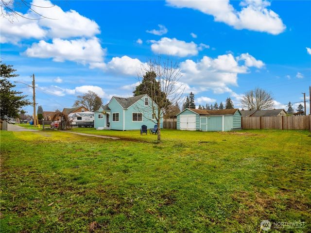 922 5th Street NW, Puyallup, WA 98371