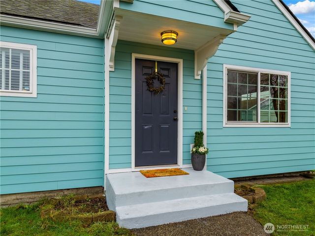 922 5th Street NW, Puyallup, WA 98371